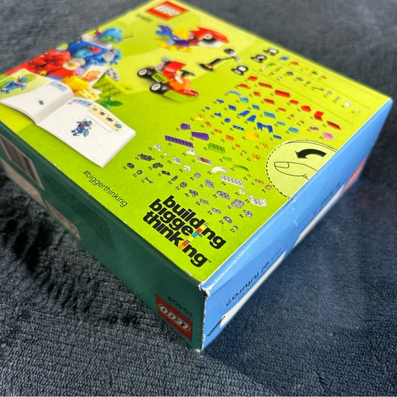 LEGO - Building Bigger Thinking - 10402 - Picture 3 of 8